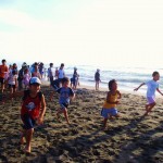 はだしで駆ける！ビーチフラッグ。