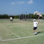 広いコートを思い存分使って