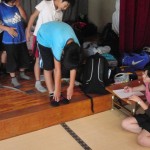 小学生がコーチより硬くてどうするの！