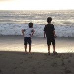 なんだか笑える後姿の２人